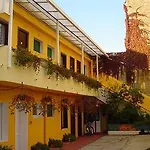 Hotel Caravelle Contact
