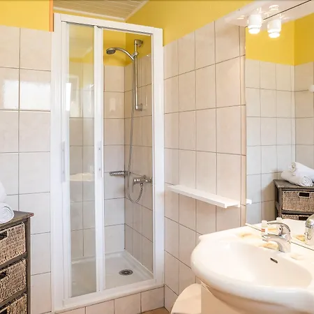 Hotel Caravelle Contact