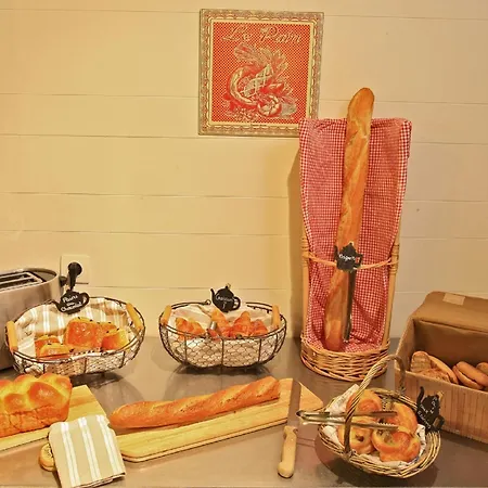 Caravelle Contact Hotel