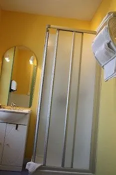Otel Caravelle Contact 2*